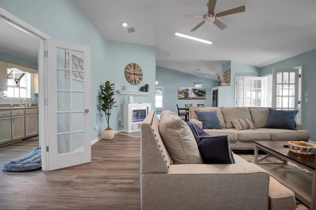 Surf City Serene Waterfront Vacation Home Экстерьер фото